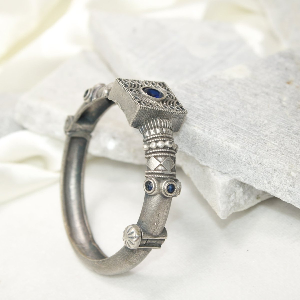 KARIGARI - ANTIQUE OXIDISED KADA - BLUE