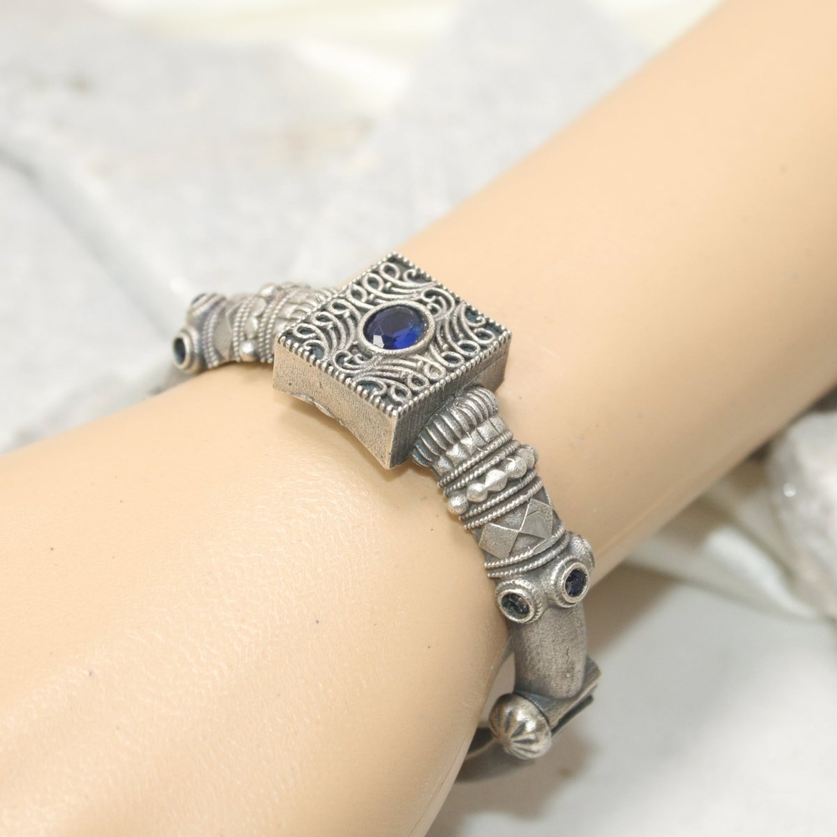 KARIGARI - ANTIQUE OXIDISED KADA - BLUE