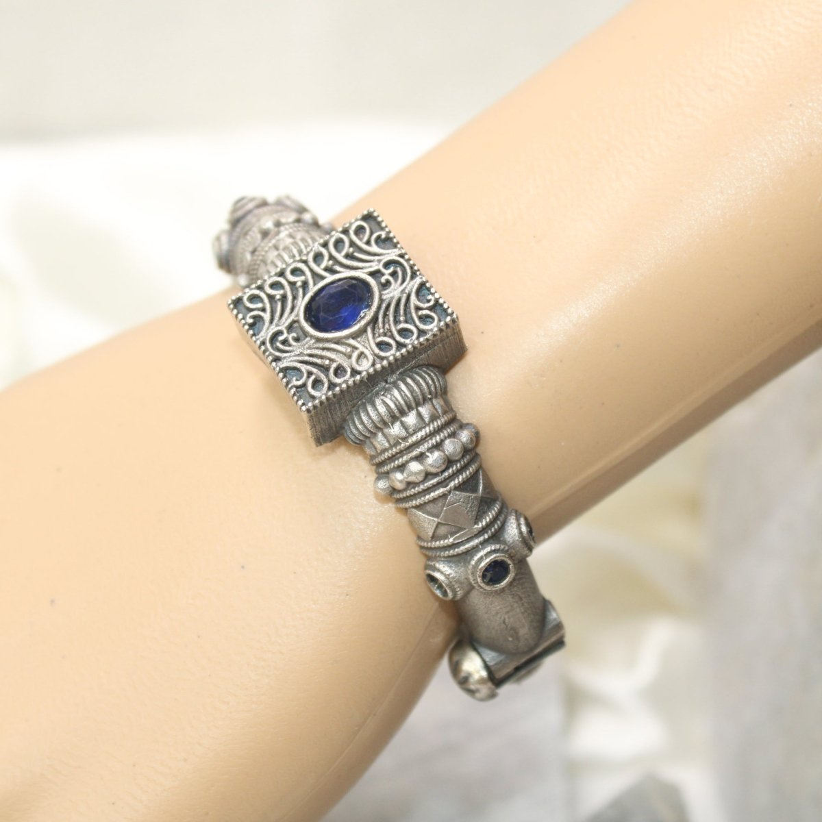 KARIGARI - ANTIQUE OXIDISED KADA - BLUE