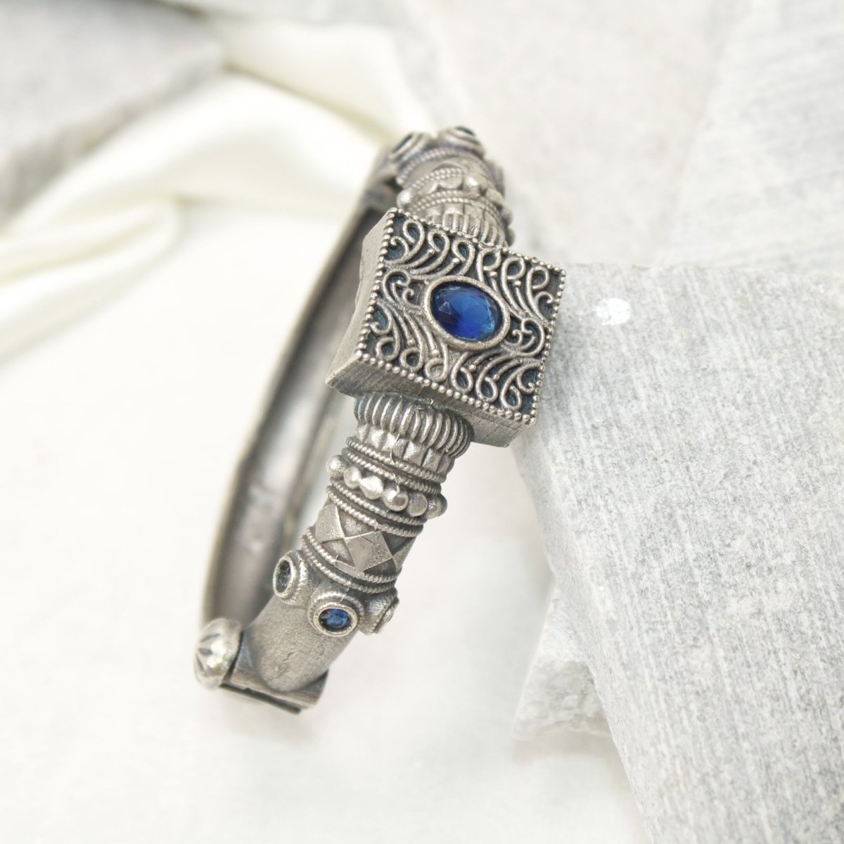 KARIGARI - ANTIQUE OXIDISED KADA - BLUE