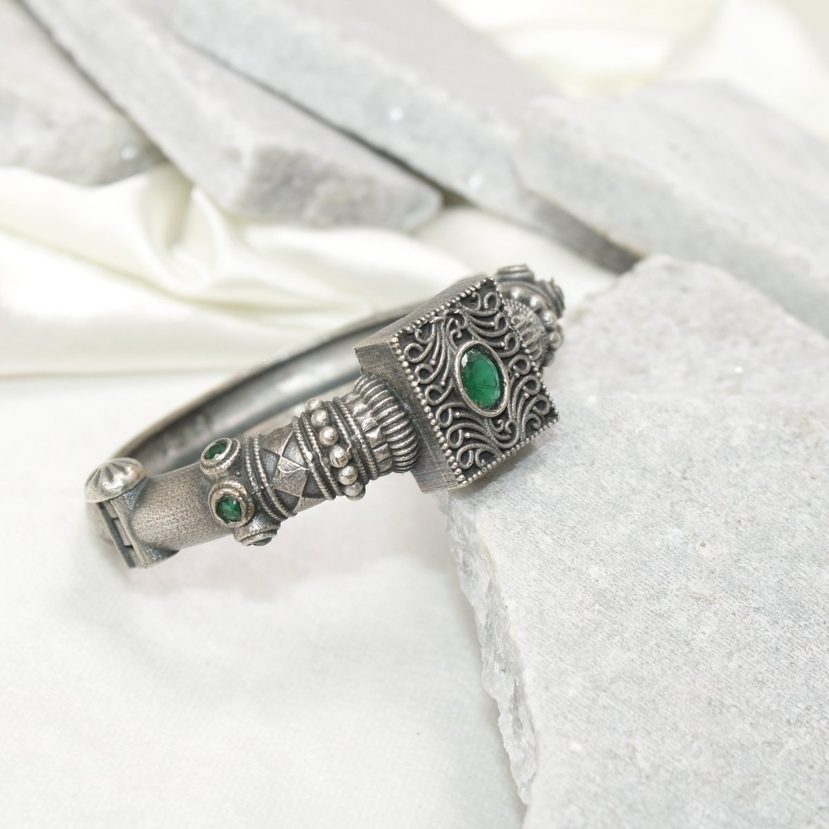 KARIGARI - ANTIQUE OXIDISED KADA - GREEN
