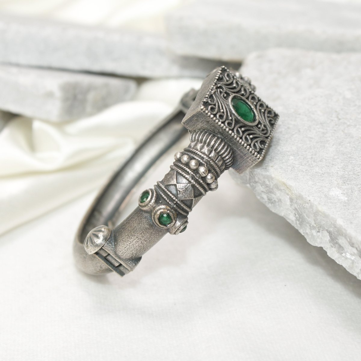 KARIGARI - ANTIQUE OXIDISED KADA - GREEN