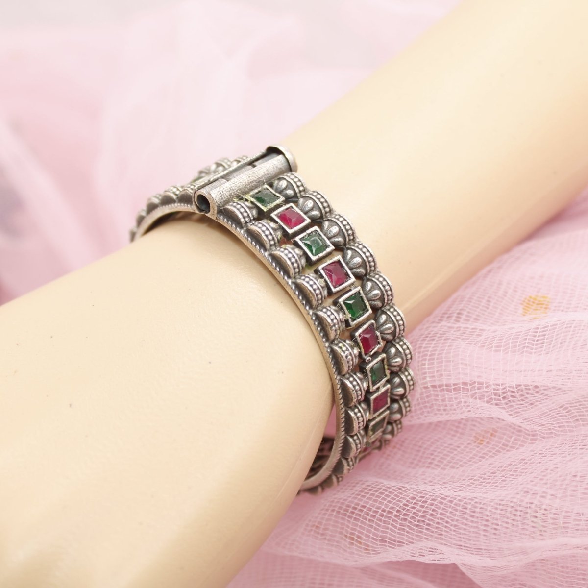 KASTURI-OXIDISED SILVER LOOK ALIKE KADA-RED & GREEN