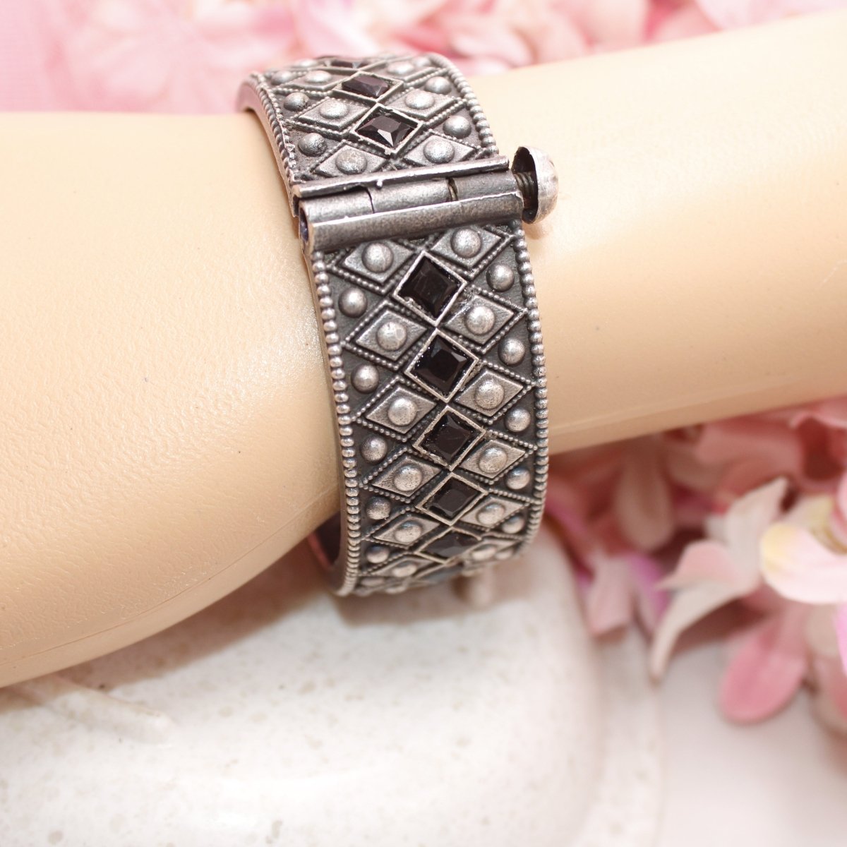 KAVERI - OXIDISED SILVER LOOK ALIKE KADA - BLACK