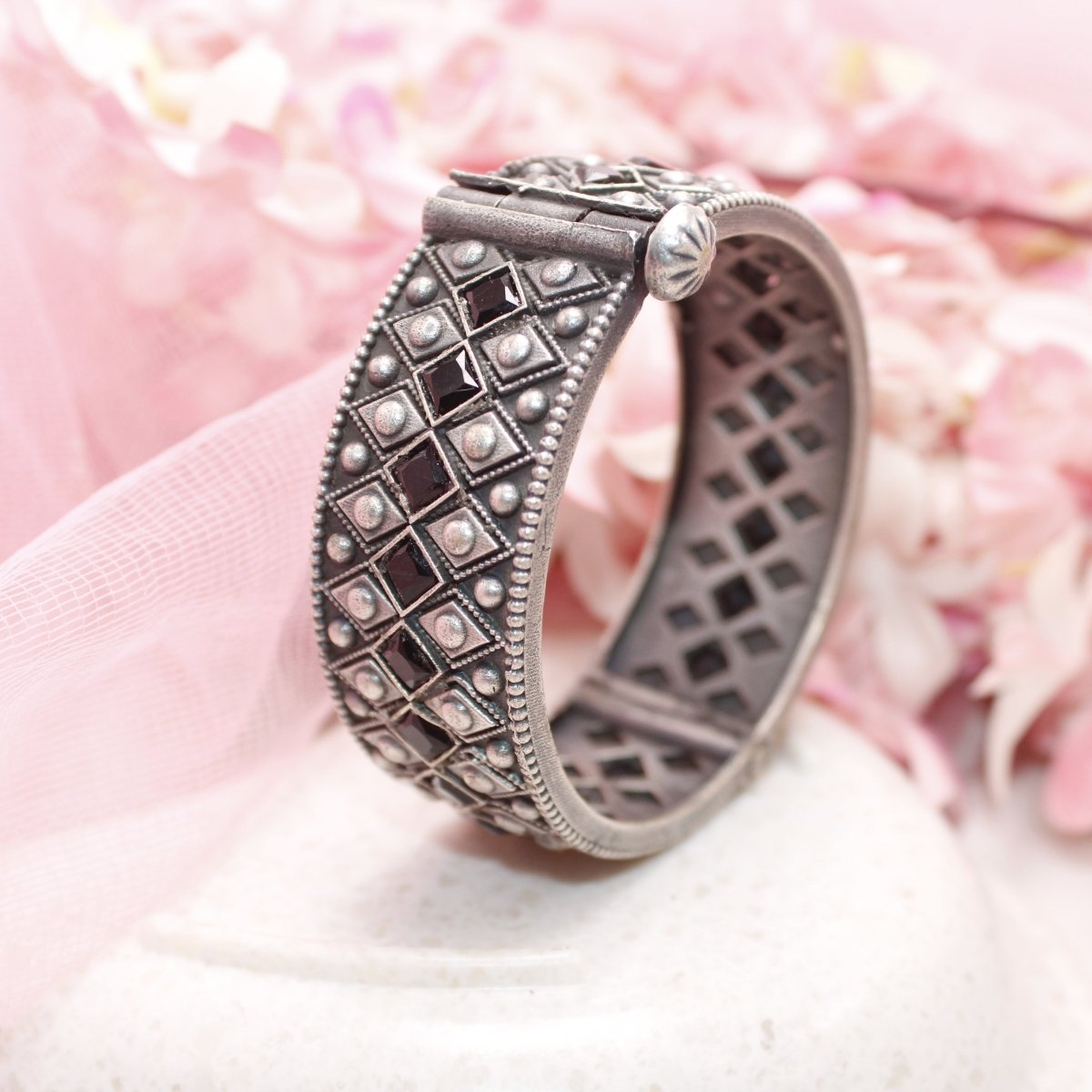 KAVERI - OXIDISED SILVER LOOK ALIKE KADA - BLACK