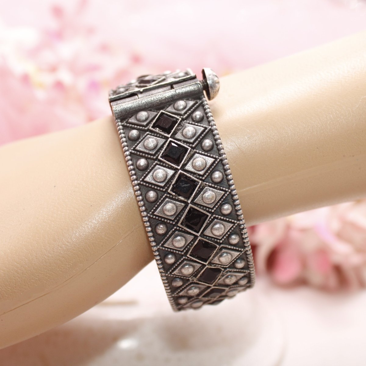 KAVERI - OXIDISED SILVER LOOK ALIKE KADA - BLACK