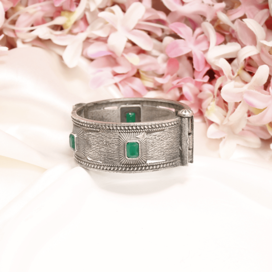 KIA - ANTIQUE SILVER LOOK ALIKE KADA - GREEN
