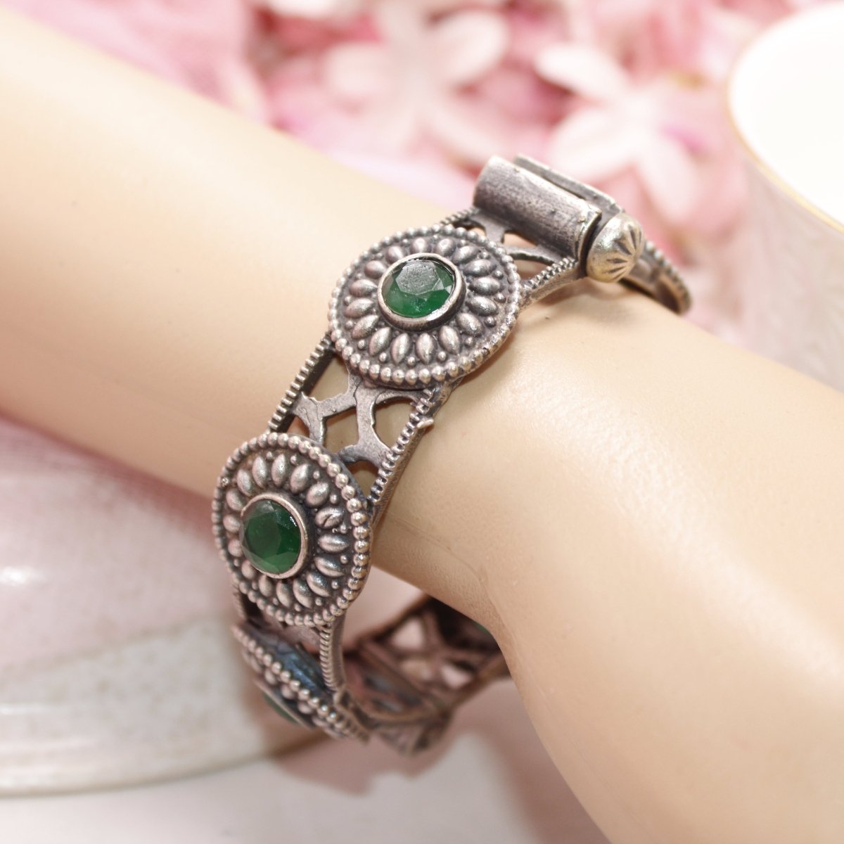 KISHA - OXIDISED SILVER LOOK ALIKE KADA - GREEN