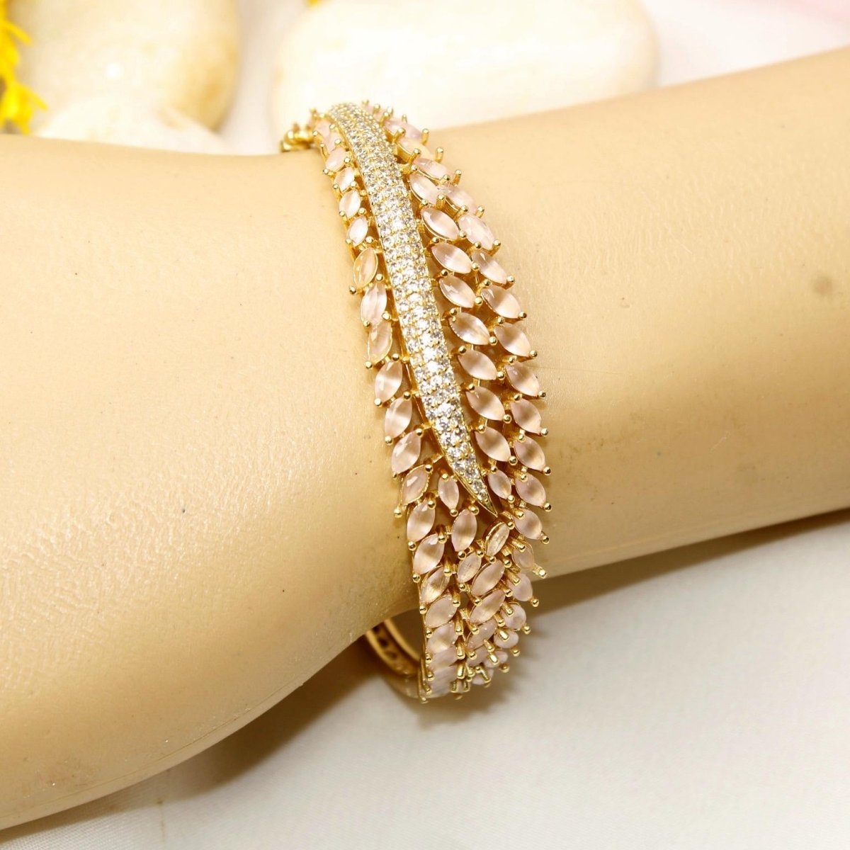 LEAF DESIGN PINK STONE KADA