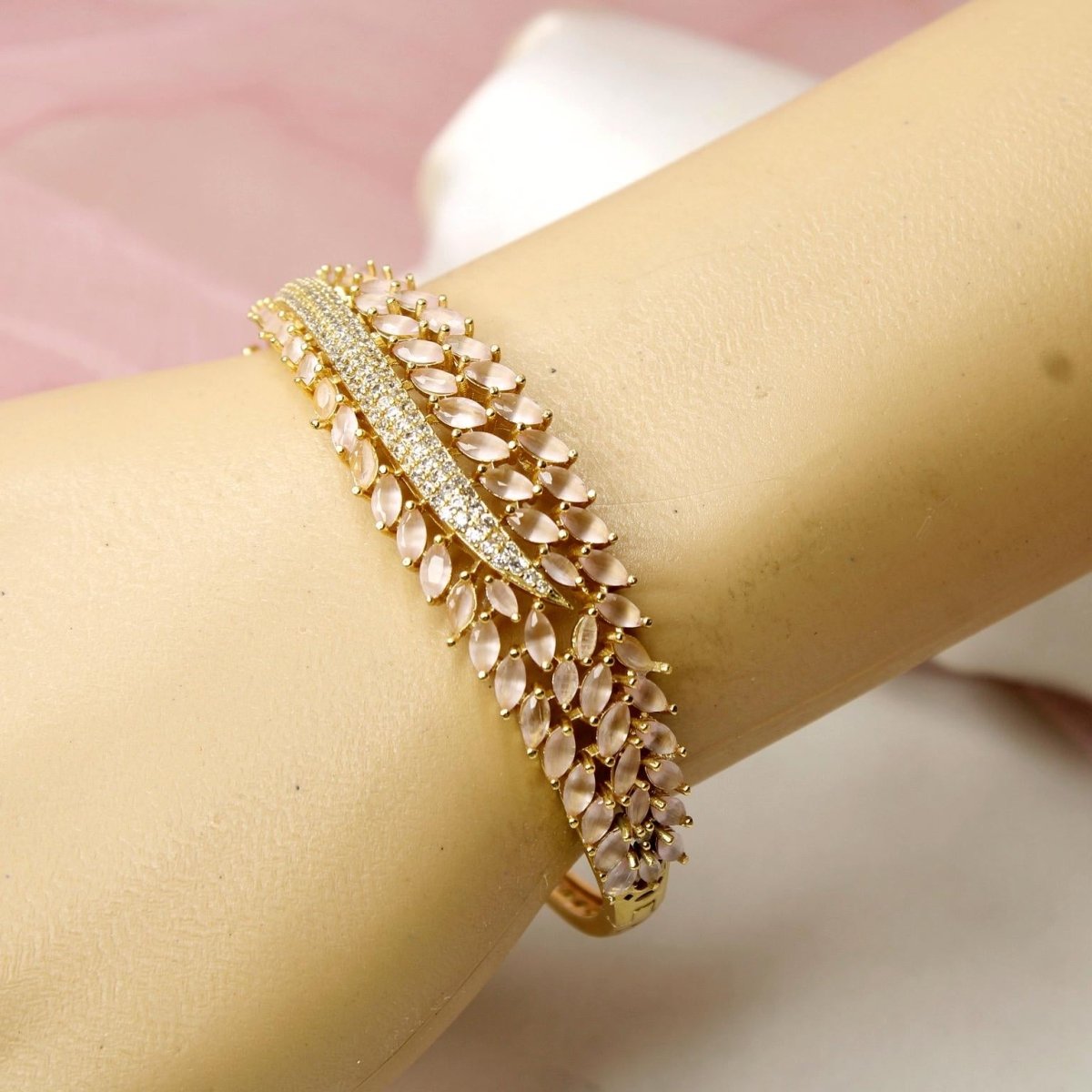 LEAF DESIGN PINK STONE KADA