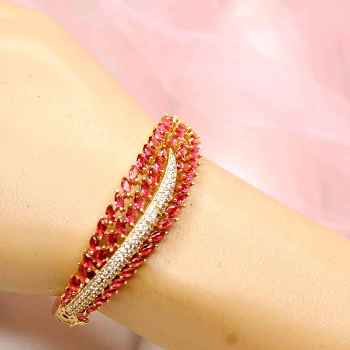 Leaf Design Zircon Kada – Ruby R