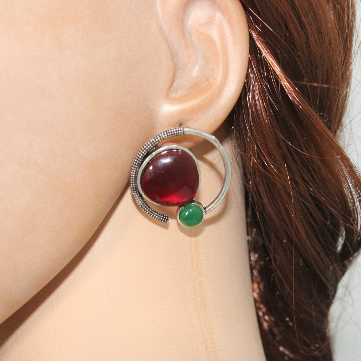 MONALISA STONE AND PEARL ROUND EARRING - MAROON