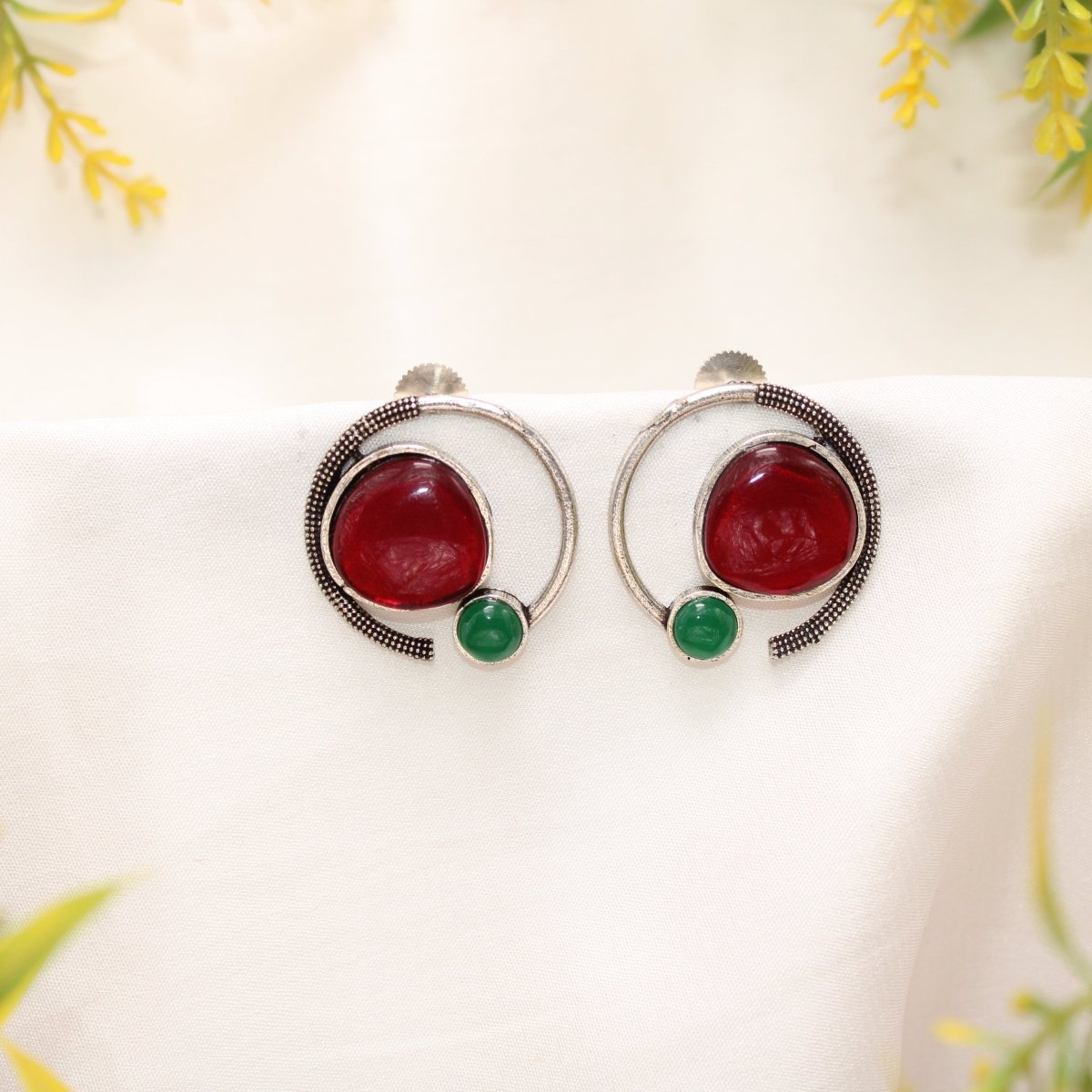 MONALISA STONE AND PEARL ROUND EARRING - MAROON