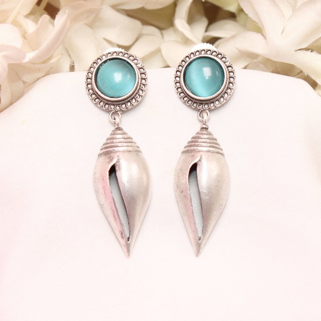 MONALISA STONE SHANKH DROPS EARRINGS - BLUE