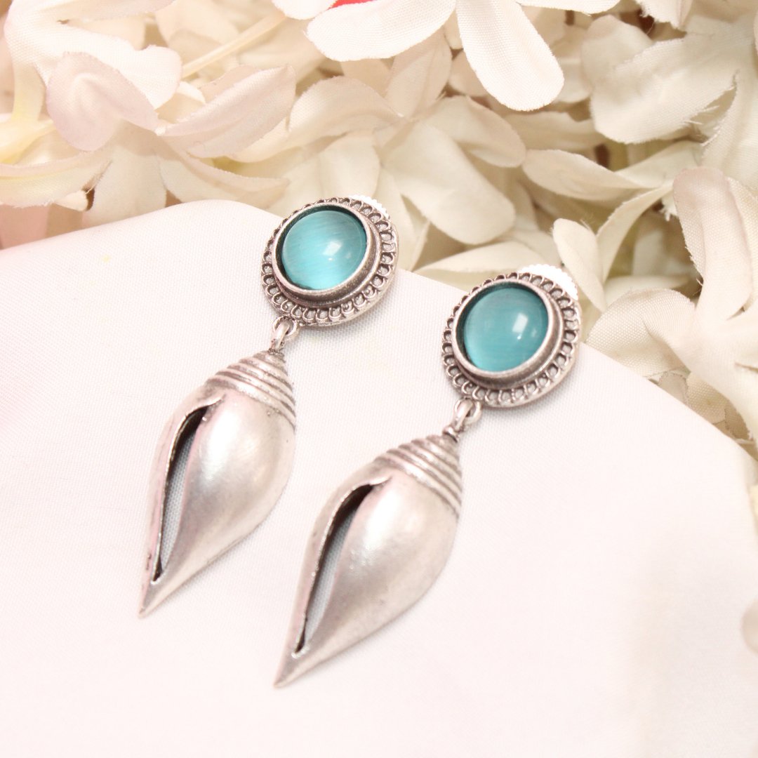 MONALISA STONE SHANKH DROPS EARRINGS - BLUE