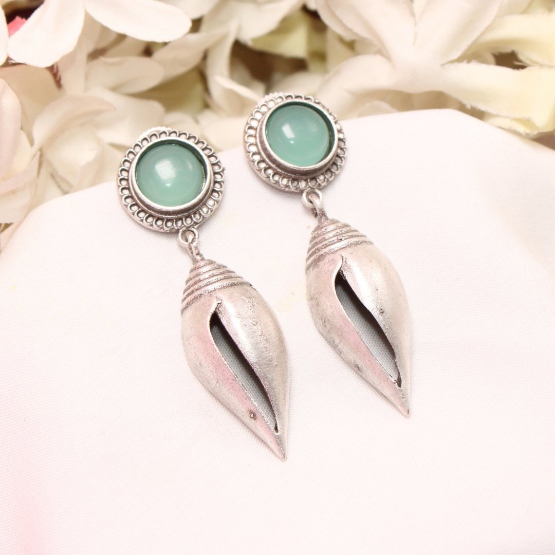 MONALISA STONE SHANKH DROPS EARRINGS-TURQUOISE
