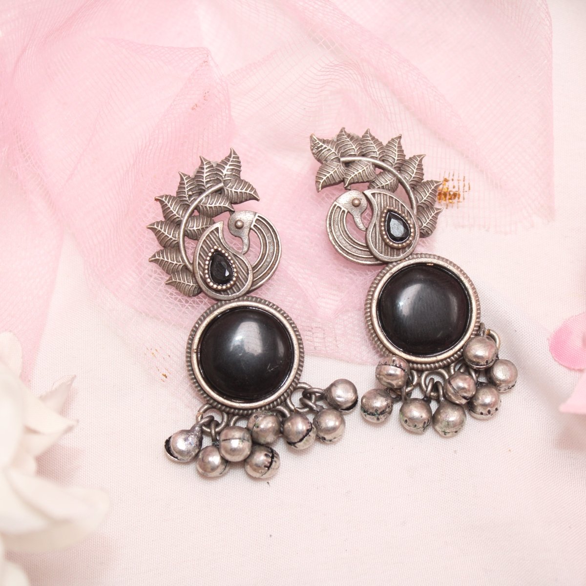 MOR GHUNGROO WITH MONALISA STONE EARRINGS - BLACK