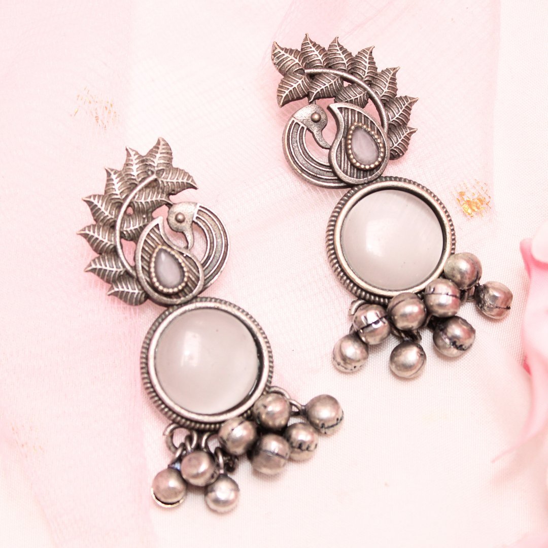 MOR GHUNGROO WITH MONALISA STONE EARRINGS - GREY