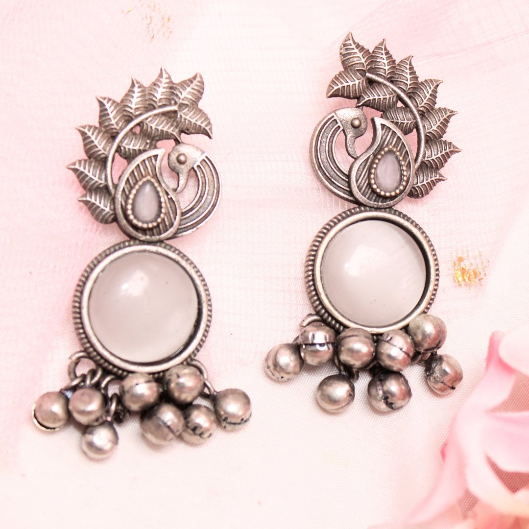 MOR GHUNGROO WITH MONALISA STONE EARRINGS - GREY