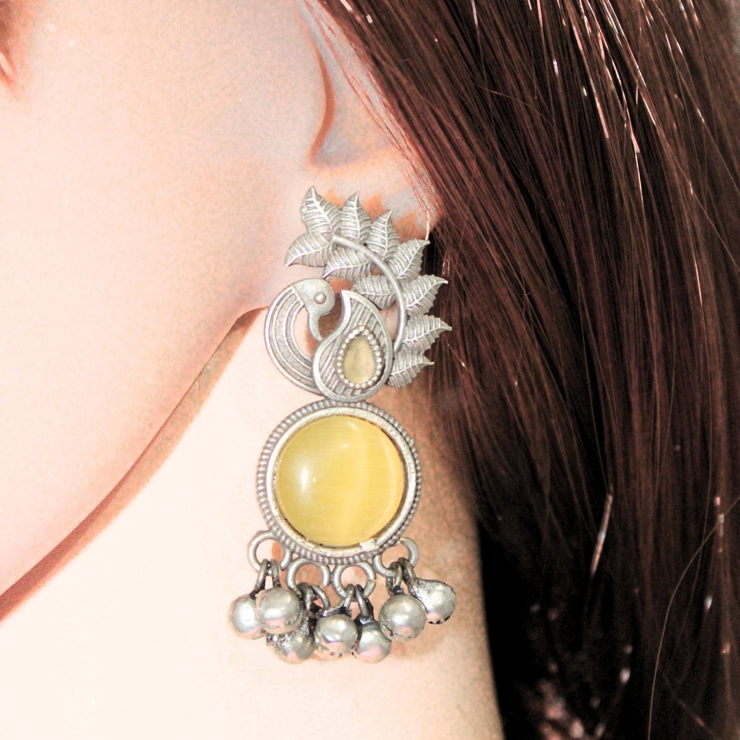 MOR GHUNGROO WITH MONALISA STONE EARRINGS - YELLOW