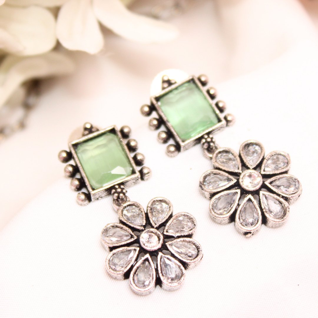 NARGIS FLOWER STONE NECKLACE SET - LIGHT GREEN