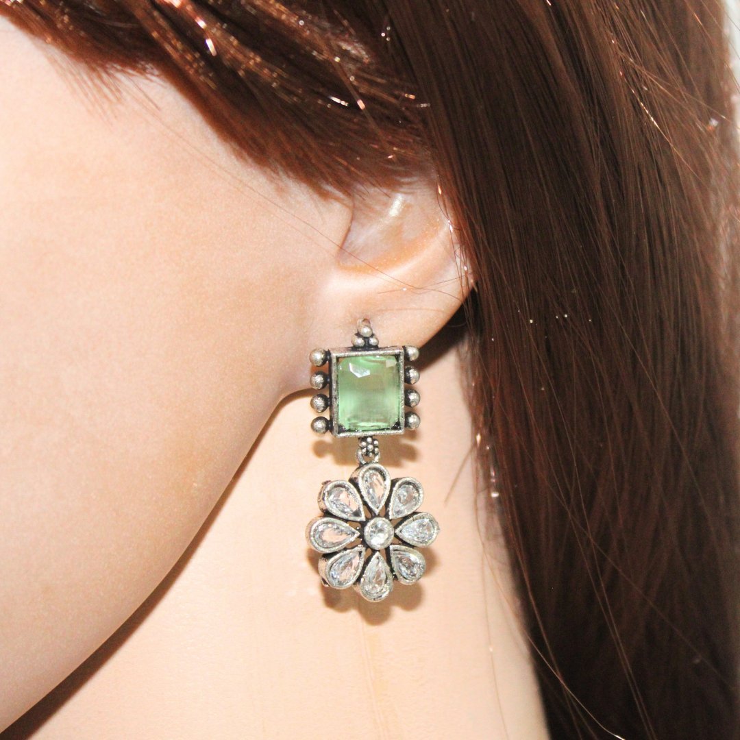 NARGIS FLOWER STONE NECKLACE SET - LIGHT GREEN