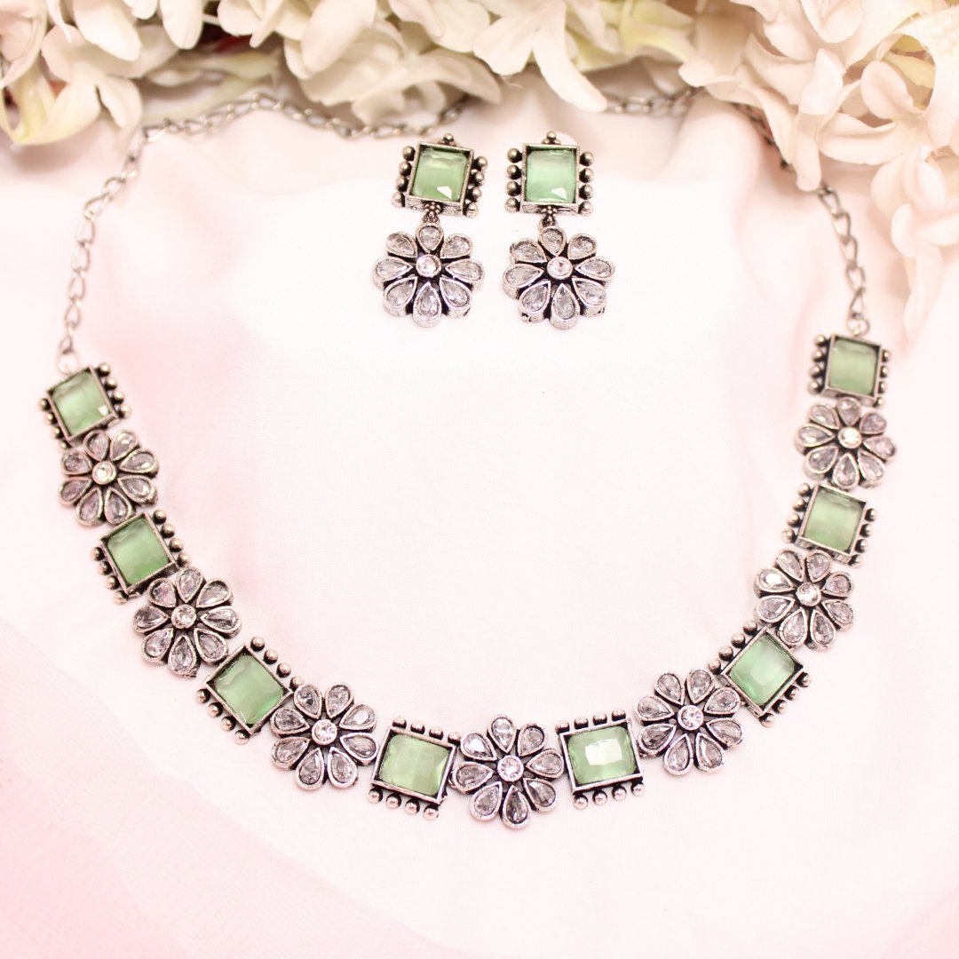 NARGIS FLOWER STONE NECKLACE SET - LIGHT GREEN