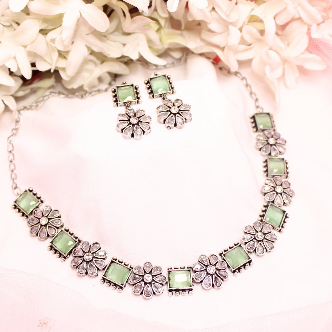 NARGIS FLOWER STONE NECKLACE SET - LIGHT GREEN