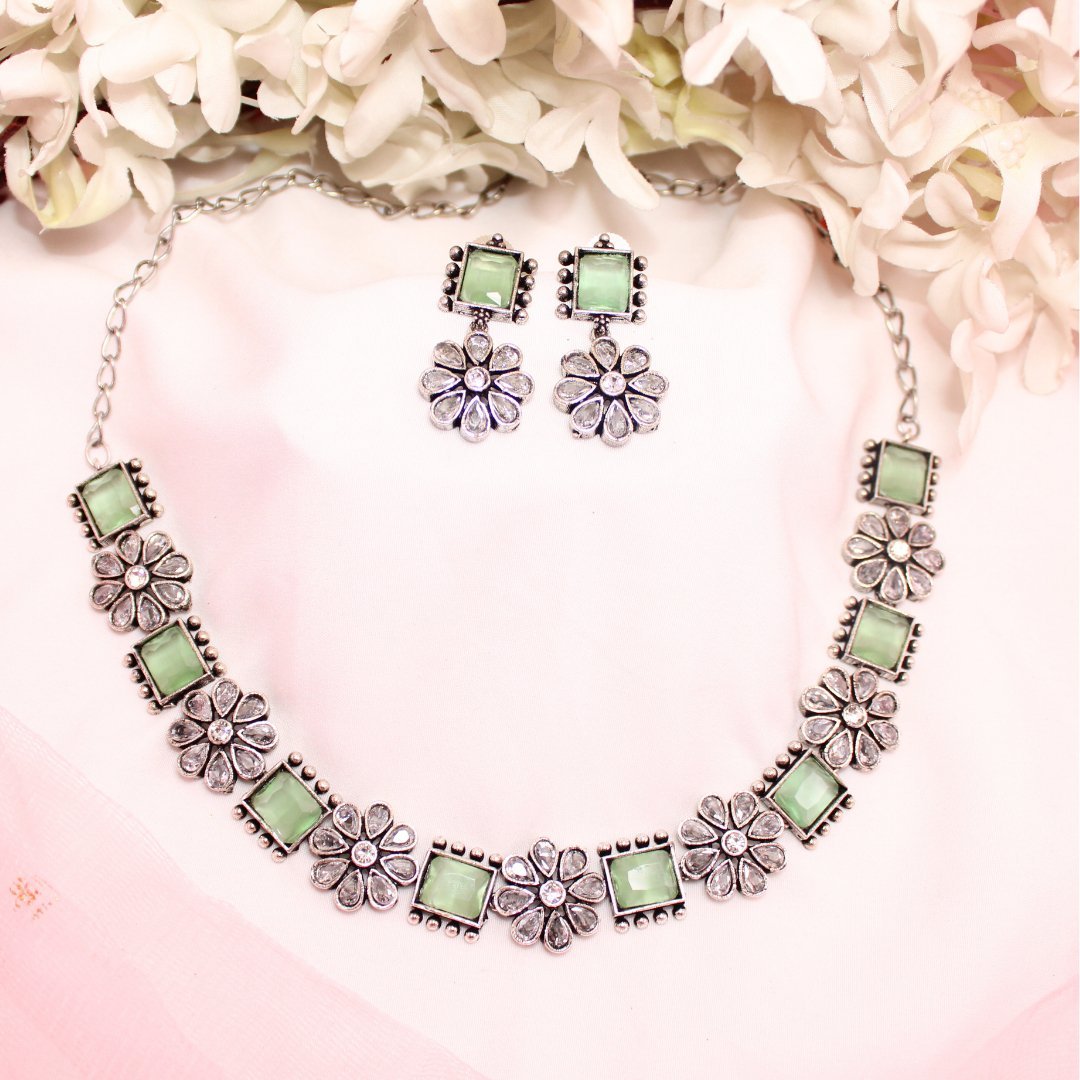 NARGIS FLOWER STONE NECKLACE SET - LIGHT GREEN
