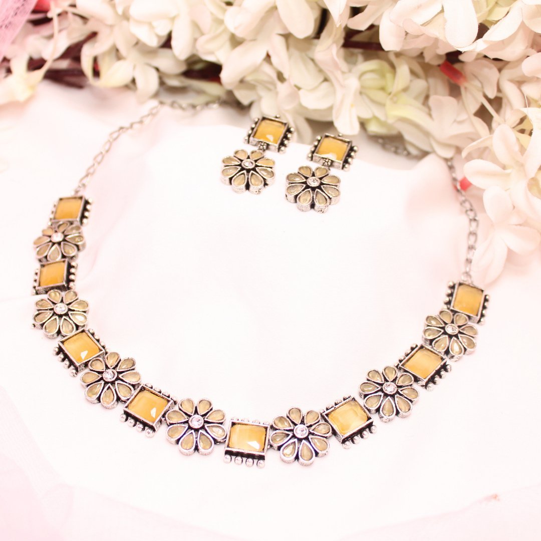 NARGIS FLOWER STONE NECKLACE SET-YELLOW