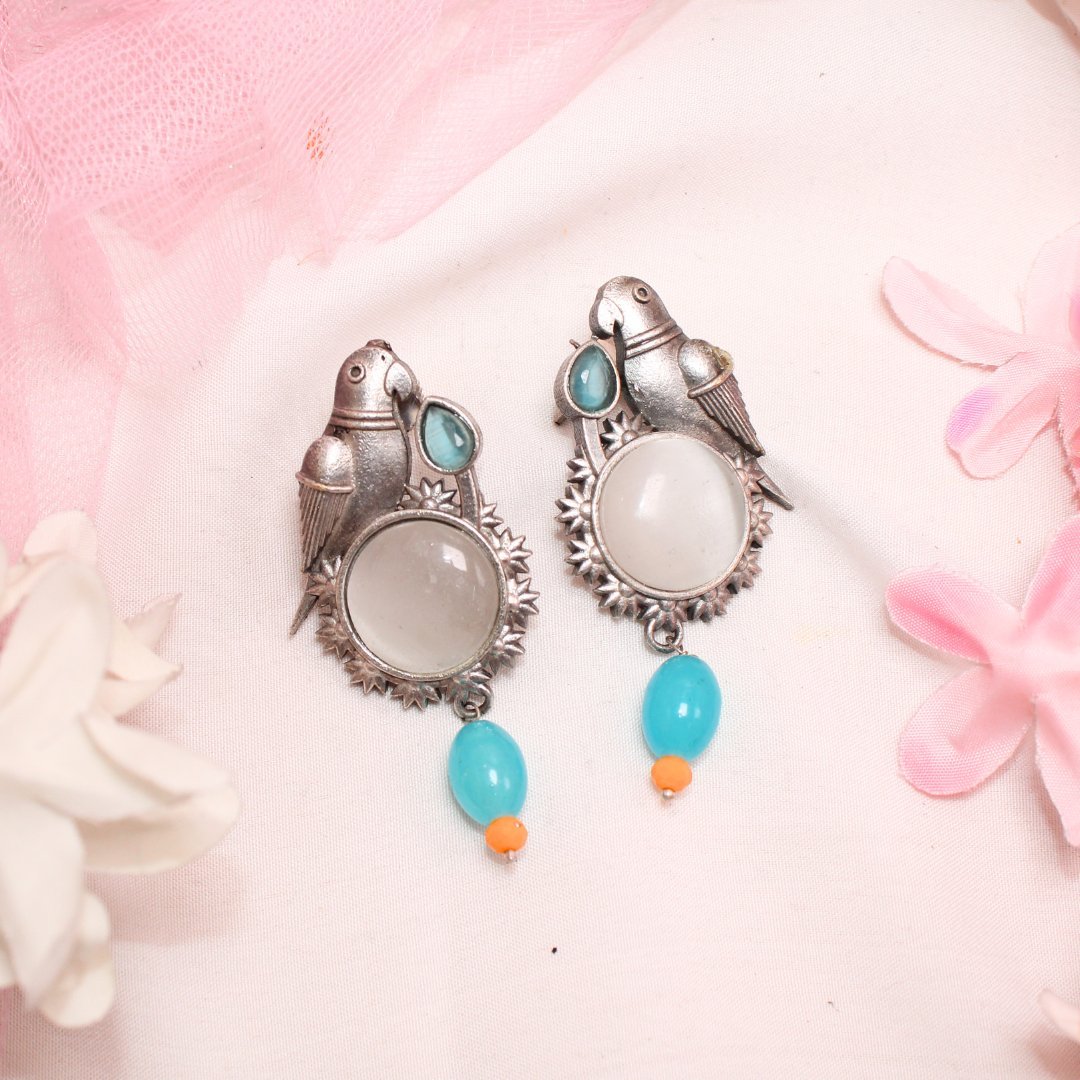 PARROT WITH ROUND MONALISA STONE EARRING - GREY