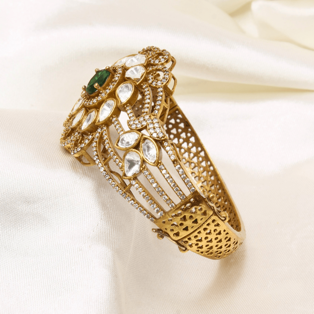POLKI MOISSANITE FLOWER ANTIQUE GOLDEN BRACELET - GREEN