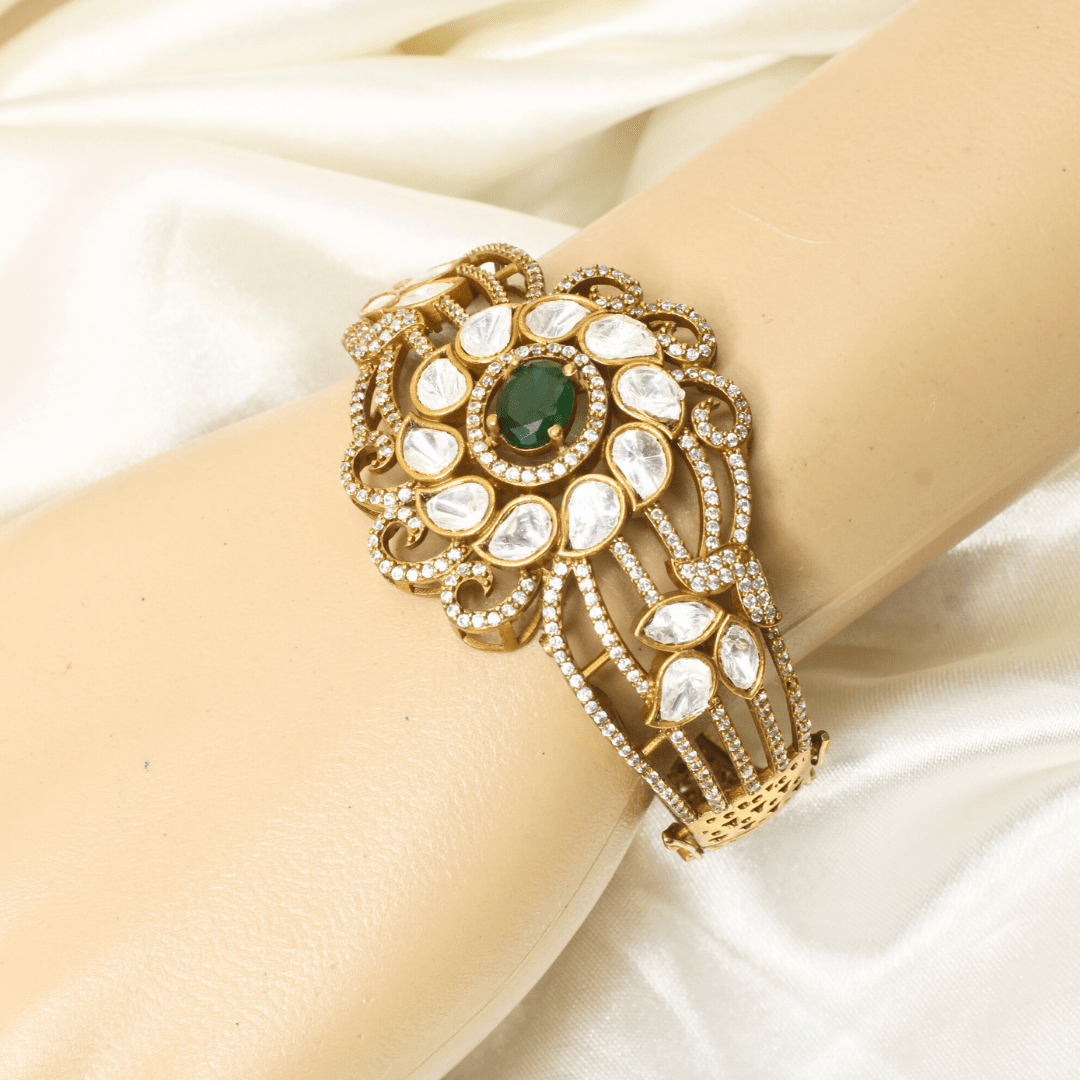 POLKI MOISSANITE FLOWER ANTIQUE GOLDEN BRACELET - GREEN