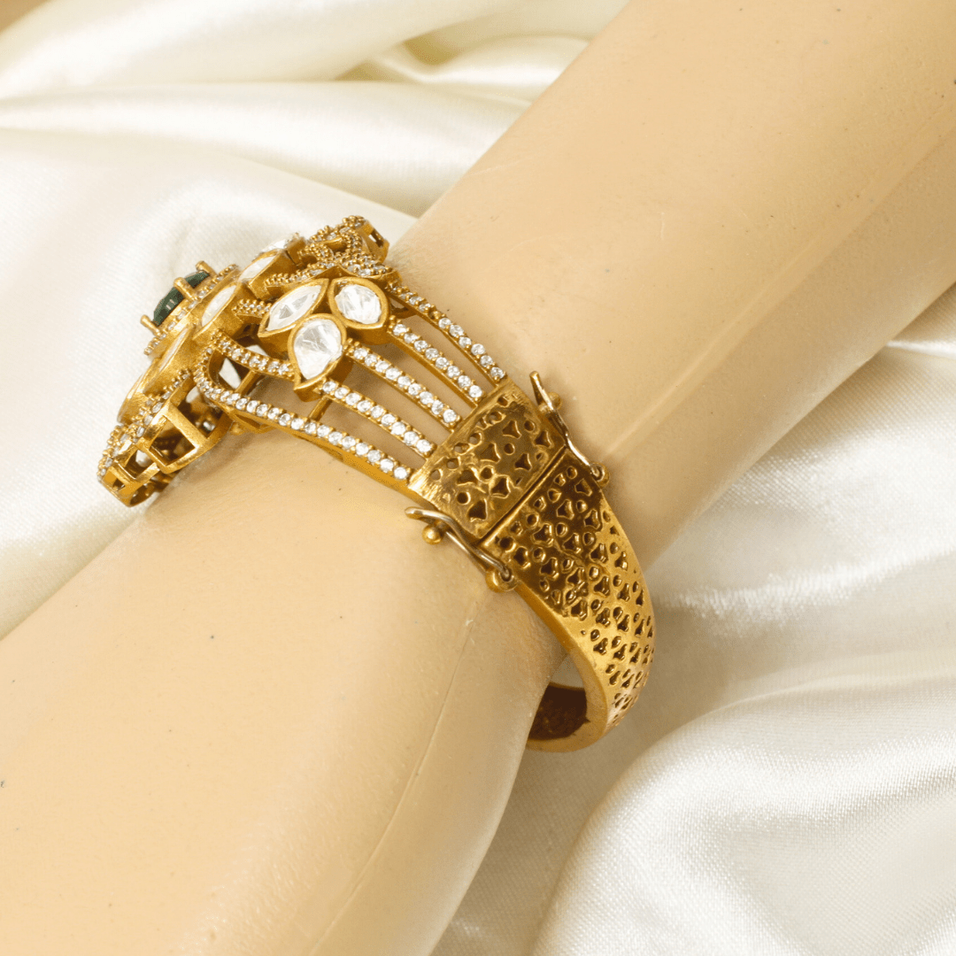 POLKI MOISSANITE FLOWER ANTIQUE GOLDEN BRACELET - GREEN