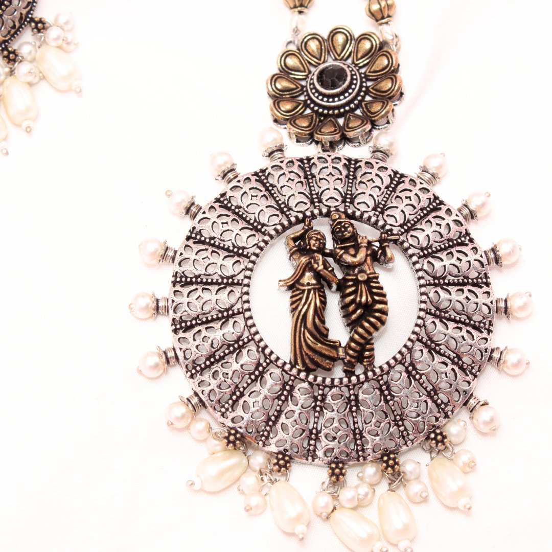 RADHA-KRISHAN DUAL-TONE PENDANT SET- BLACK