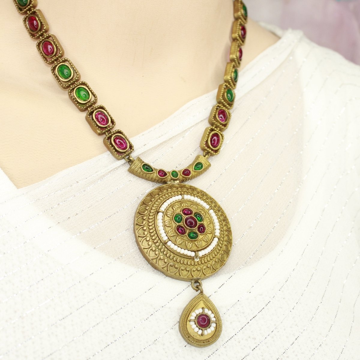 RAJWADI THAPA NECKLACE - RED & GREEN