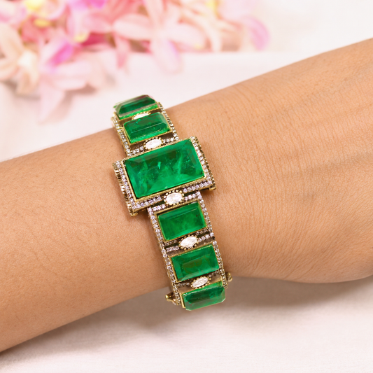 NAV-KADA-00289 – retouched wrist view with natural skin