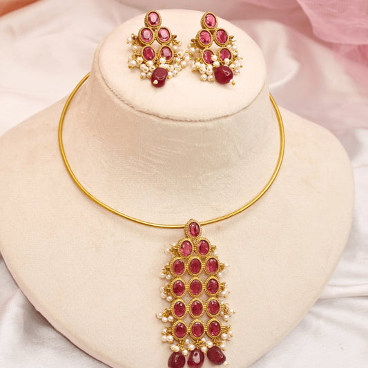 Ring Hasli Necklace- Stone Pendant – Red – detail view