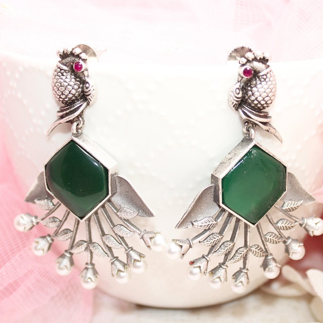 SILVER LOOK ALIKE DANGLE ROUND TOP-GREEN