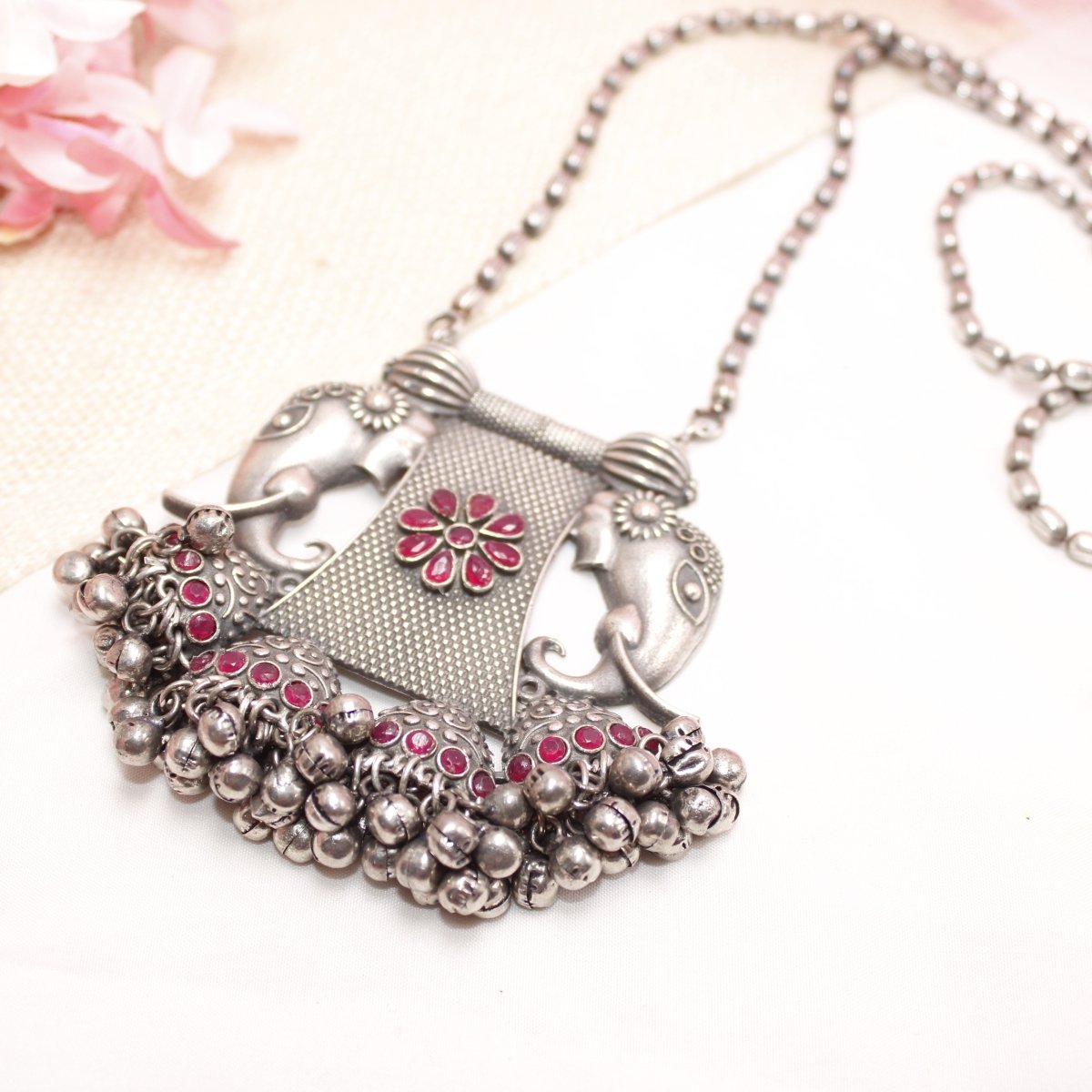VINTAGE LOOK SILVER REPLICA EKDANTAYA PENDANT - RED