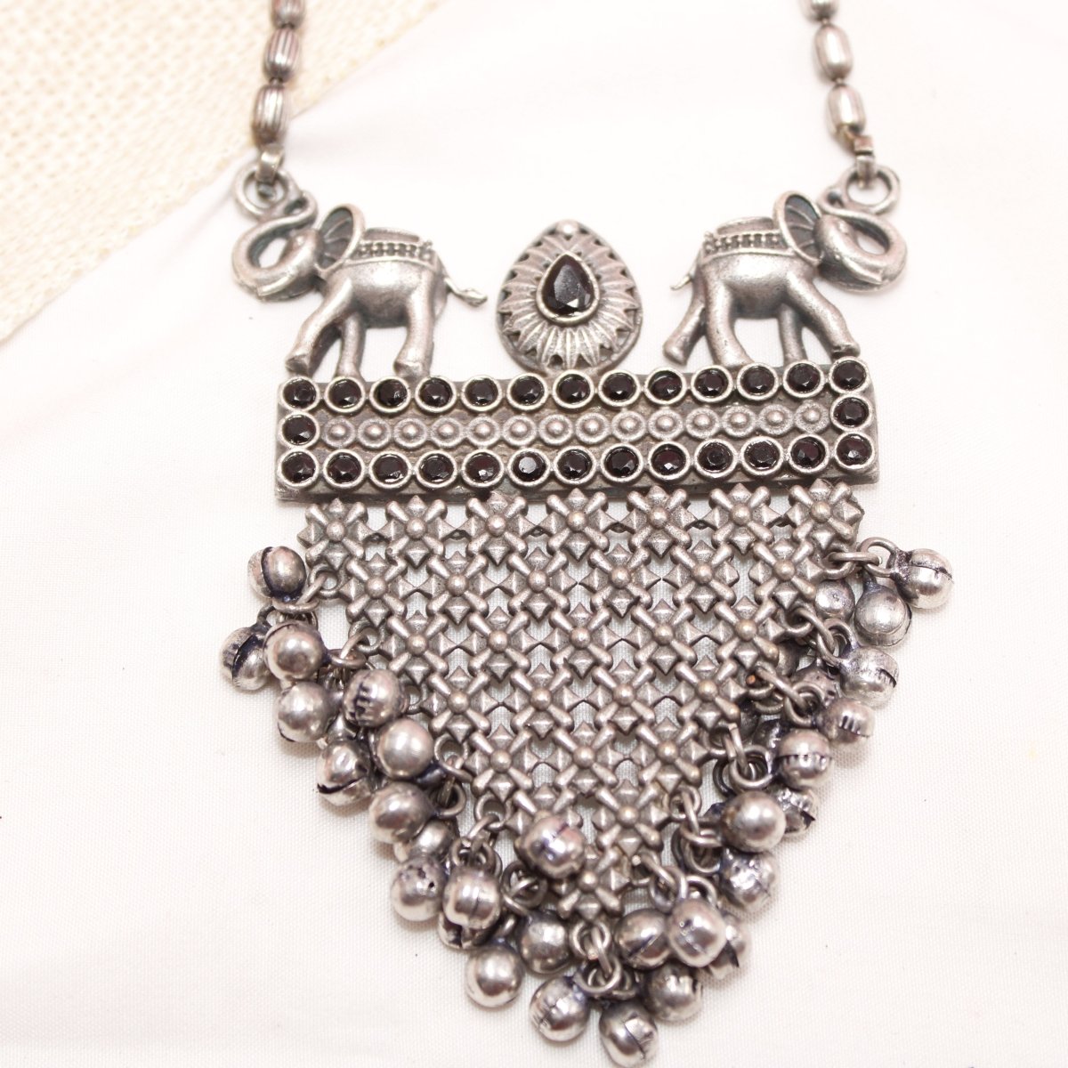 VINTAGE LOOK SILVER REPLICA ELEPHANT PAIR PENDANT - BLACK