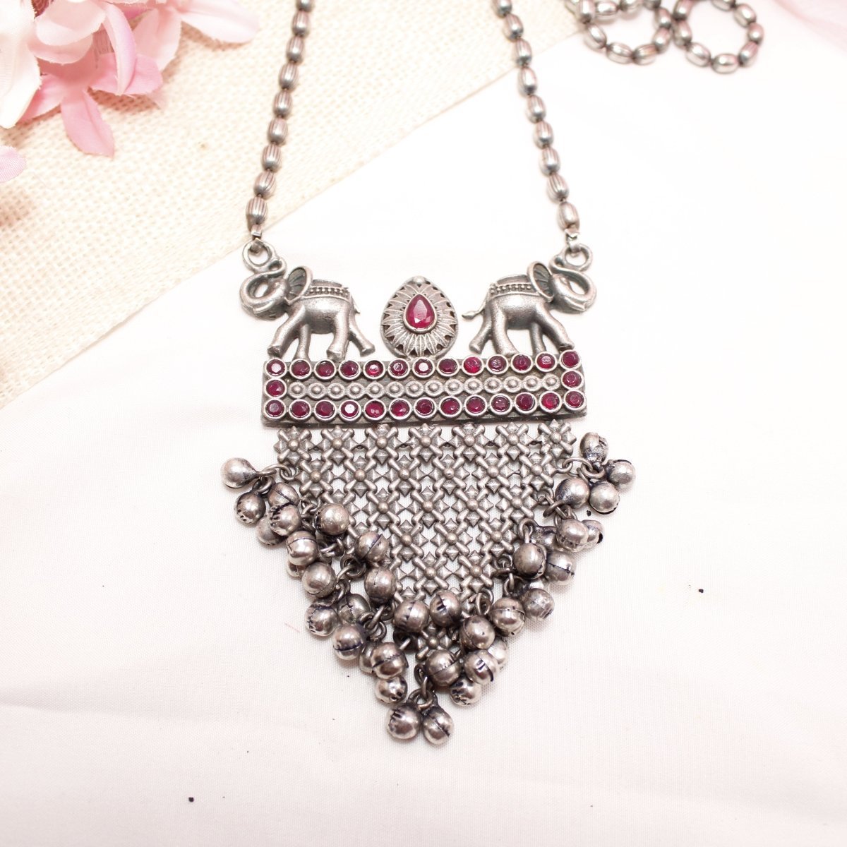 VINTAGE LOOK SILVER REPLICA ELEPHANT PAIR PENDANT-RED