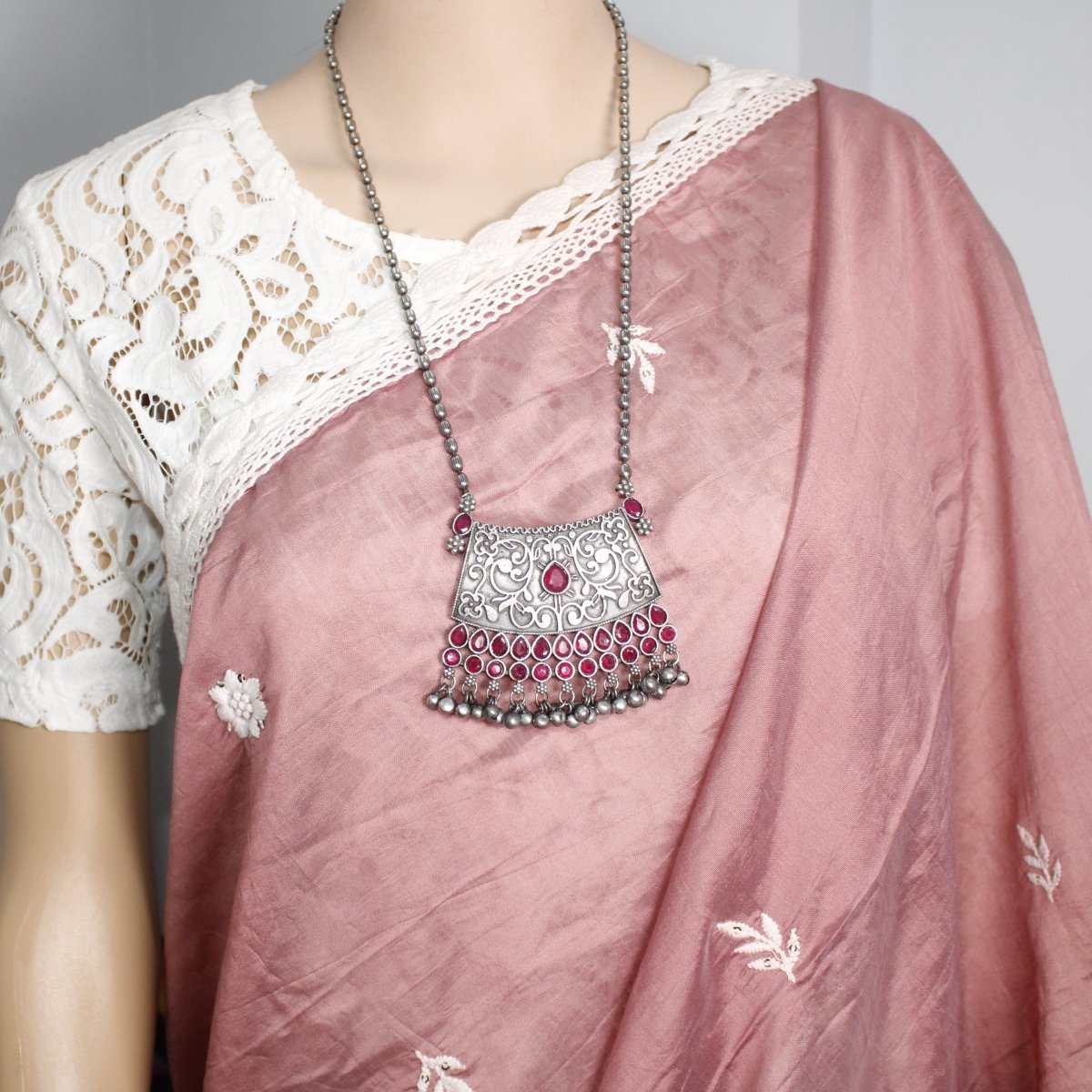 VINTAGE LOOK SILVER REPLICA RAJPUTANA PENDANT - MAROON