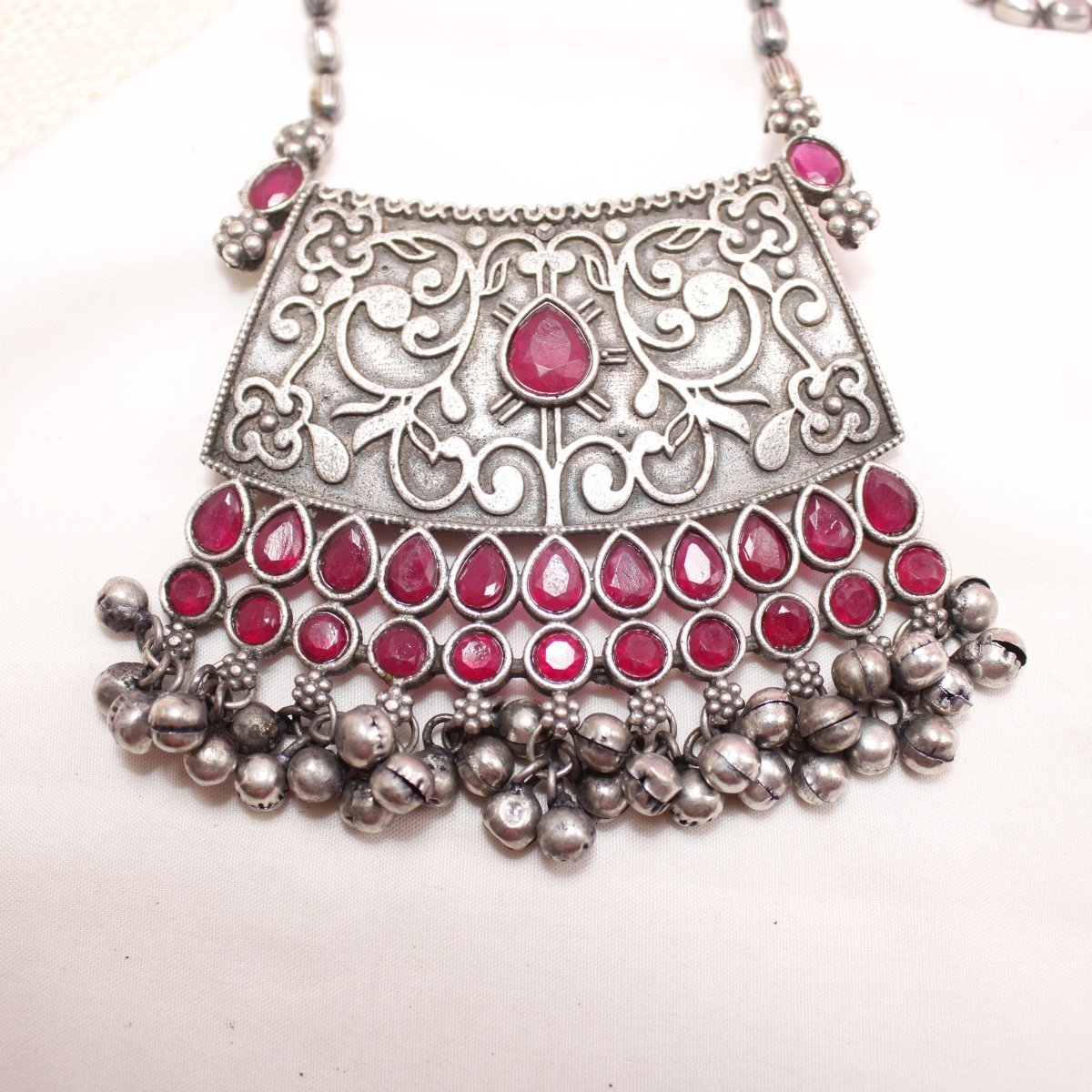 VINTAGE LOOK SILVER REPLICA RAJPUTANA PENDANT - MAROON
