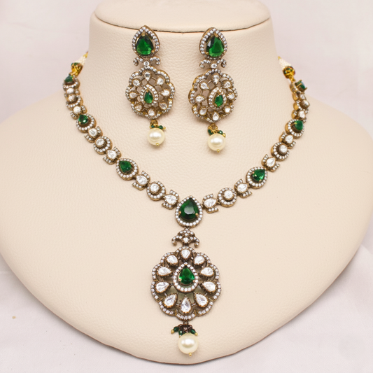 Emerald Green Antique Necklace Set