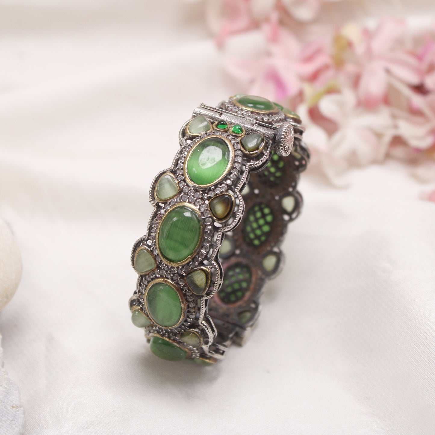 Premium Antique Victorian Green Stone Single Kada