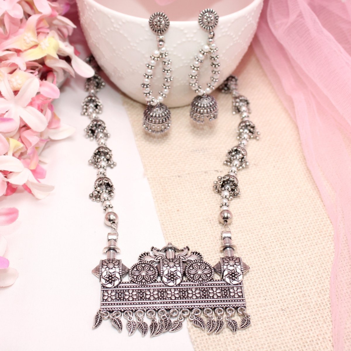 BANJARA PENDANT SET-JHUMKI PATTERN-RECTANGULAR PATTERN-WHITE