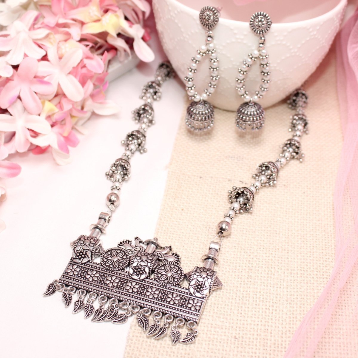 BANJARA PENDANT SET-JHUMKI PATTERN-RECTANGULAR PATTERN-WHITE
