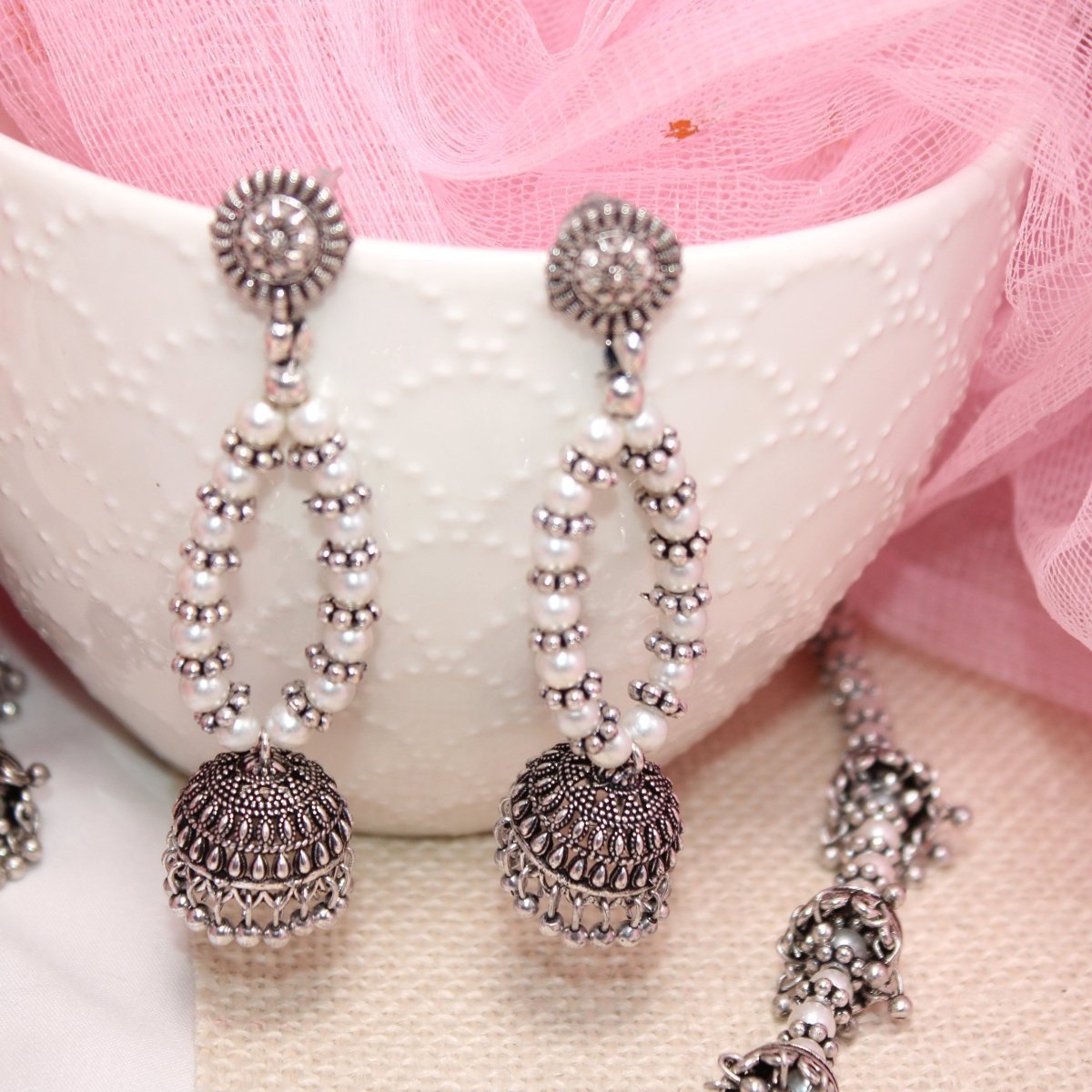 BANJARA PENDANT SET-JHUMKI PATTERN-RECTANGULAR PATTERN-WHITE