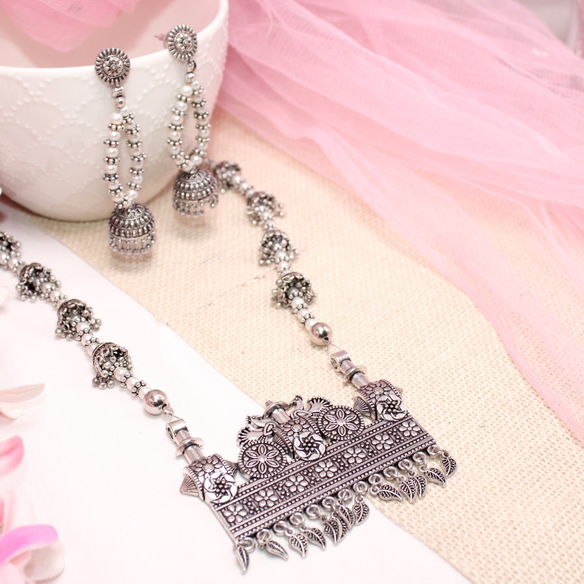 BANJARA PENDANT SET-JHUMKI PATTERN-RECTANGULAR PATTERN-WHITE
